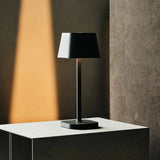 Lampe à poser rechargeable Ava en métal gris