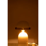 Lampe J-Line Gold Border sur une table de salon élégante
