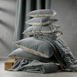 Coussin Elise Ficelle sur un canapé moderne - ambiance chaleureuse