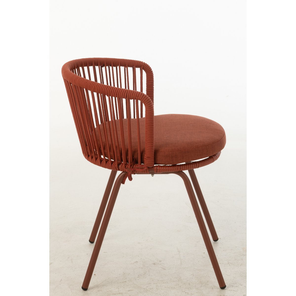 Chaise Toa dans un décor de salon moderne