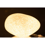 Lampe J-Line Dany Stains Ovale, intégrée dans un salon moderne