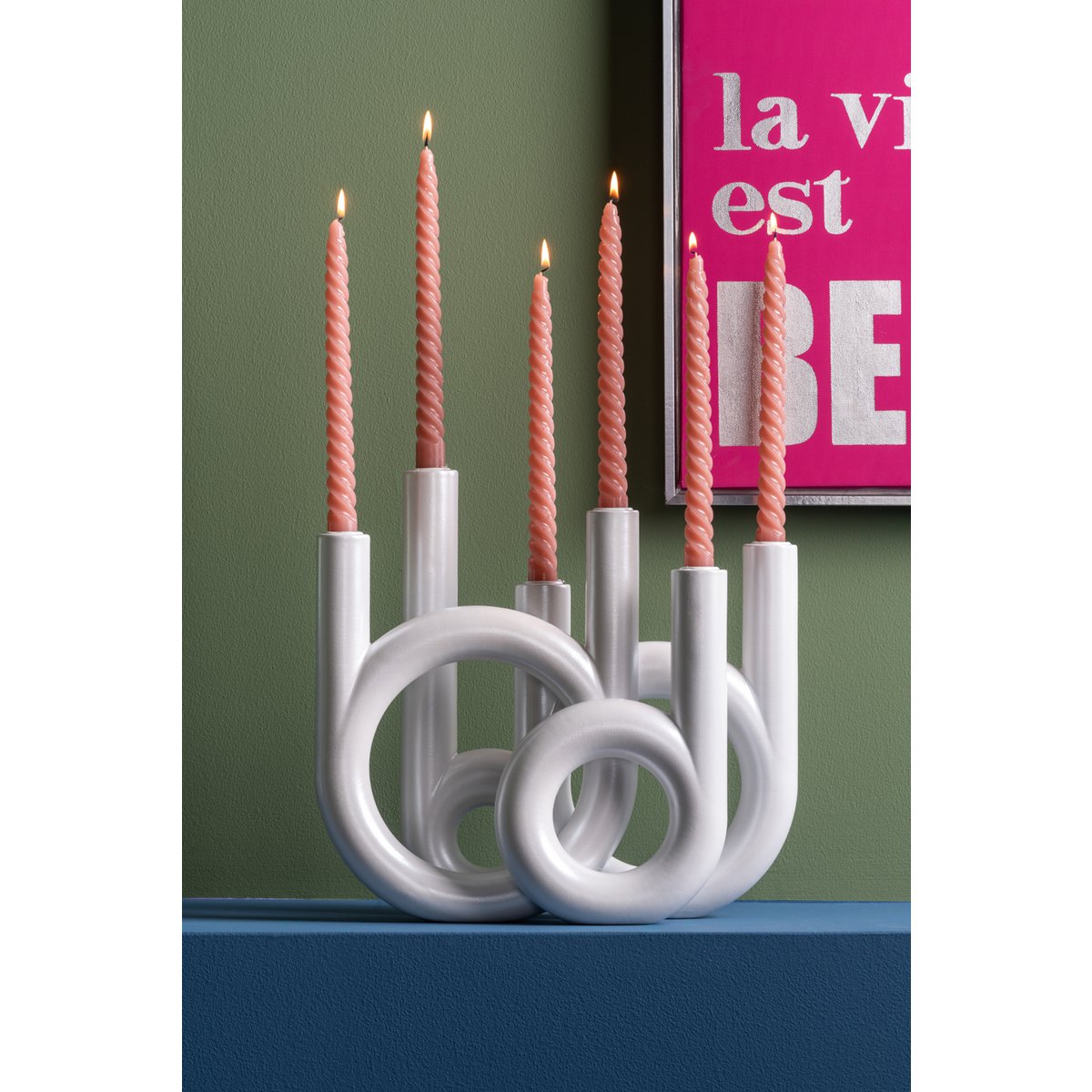 Détail du design en anneaux du bougeoir Anneaux Grand