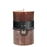 Ambiance cosy avec la bougie marron J-Line