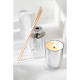 Bâtonnets parfumés J-Line Excellent sur une table en bois