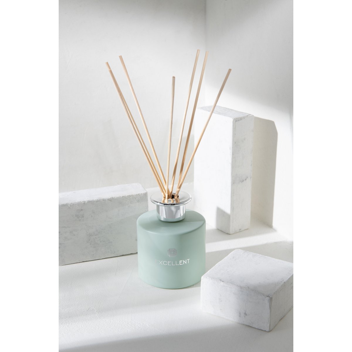 Flacon en verre vert menthe de l'huile parfumée J-Line