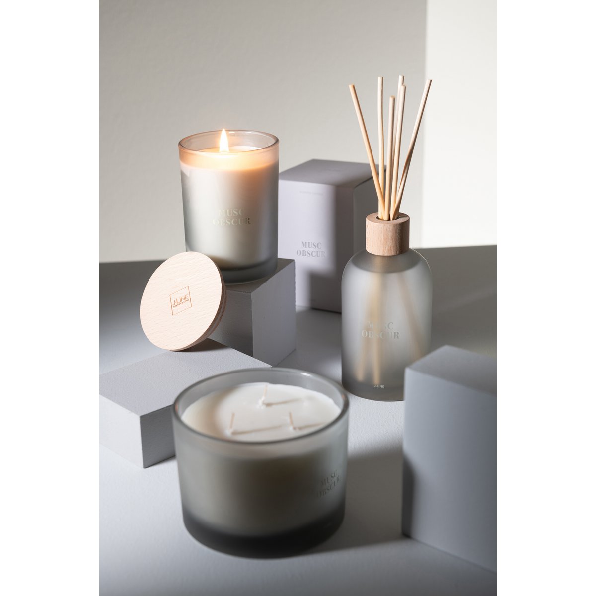 Détail du flacon de parfum J-Line Musc Obscur