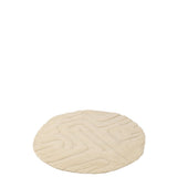 Détail du tapis J-Line montrant la texture en laine écru