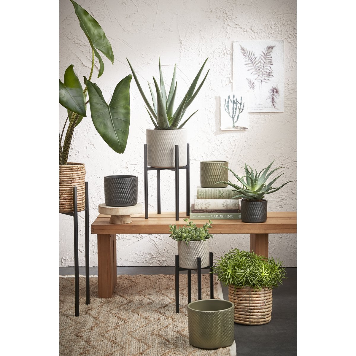 Support pour plantes Ascot Noir dans un intérieur chic