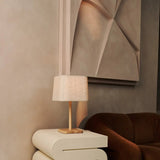 Lampe à poser en bois naturel Marley avec abat-jour beige
