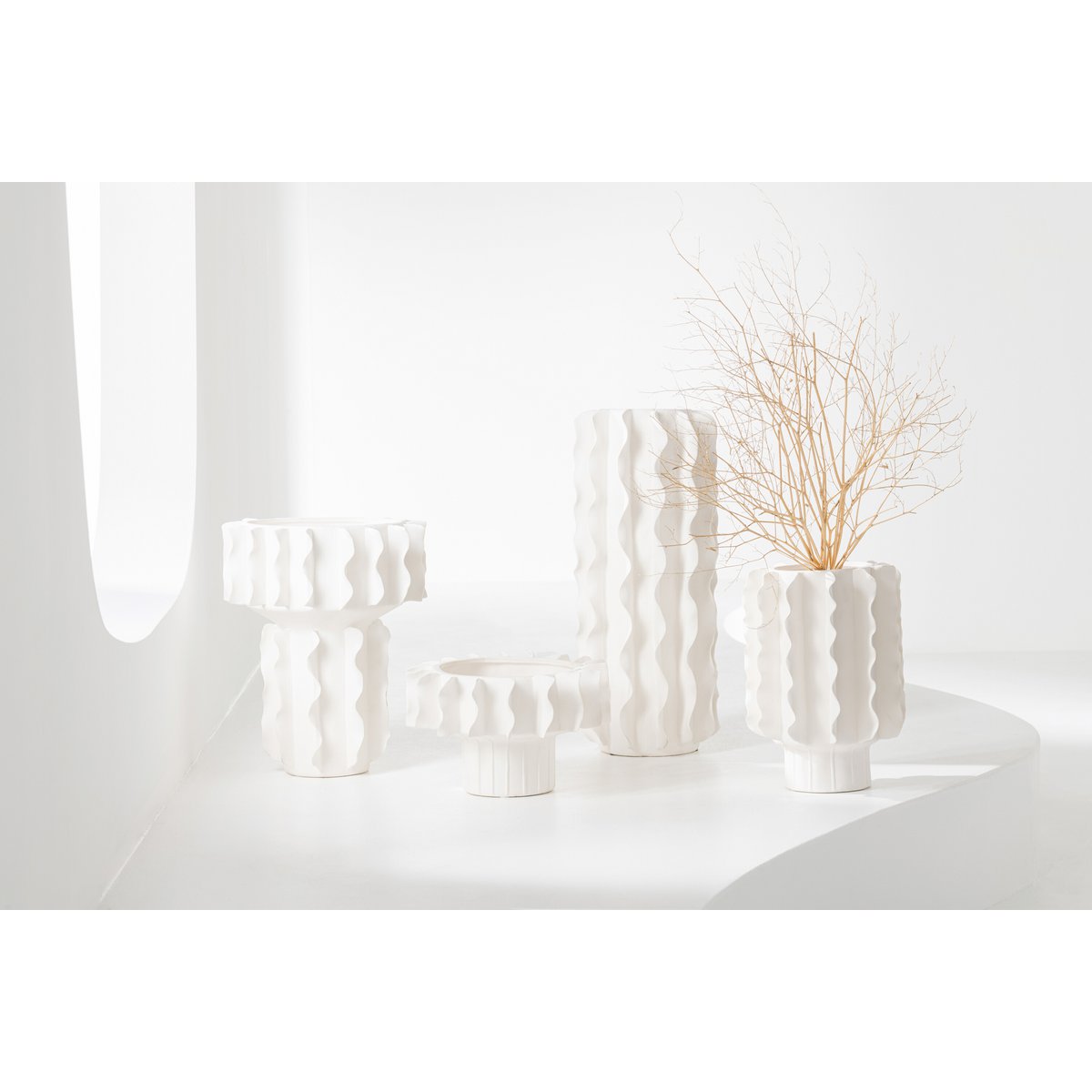 Vase J-Line Helix en céramique blanche, vue de face