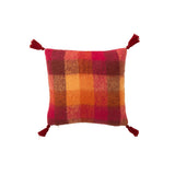 Coussin J-Line carreaux pompons - vue latérale mettant en valeur les pompons