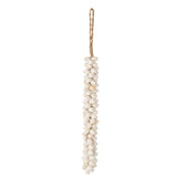 Suspension Coquillages Dora en bois blanc avec corde longue, design bohème