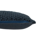 Détail du motif macramé du coussin J-Line bleu
