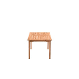 Table de jardin en teck avec cadre classique à quatre pieds, installée en extérieur
