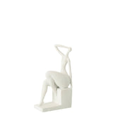 Dame Assise en Résine Blanc Mat - Mise en scène dans un intérieur