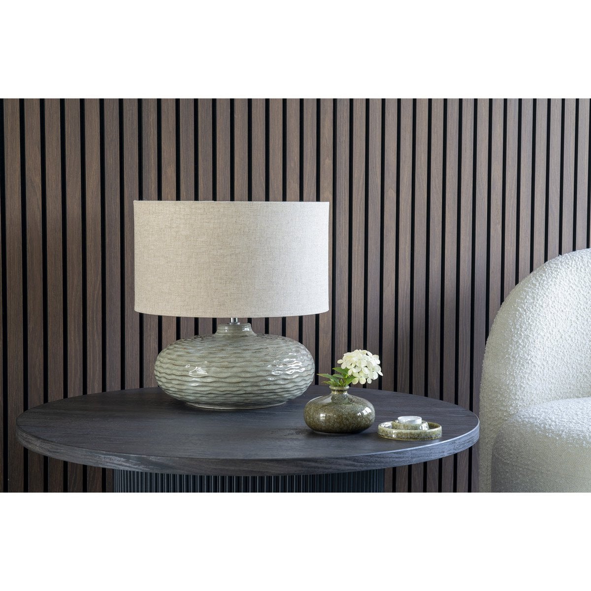 Détail de la base en céramique verte de la lampe Oldham