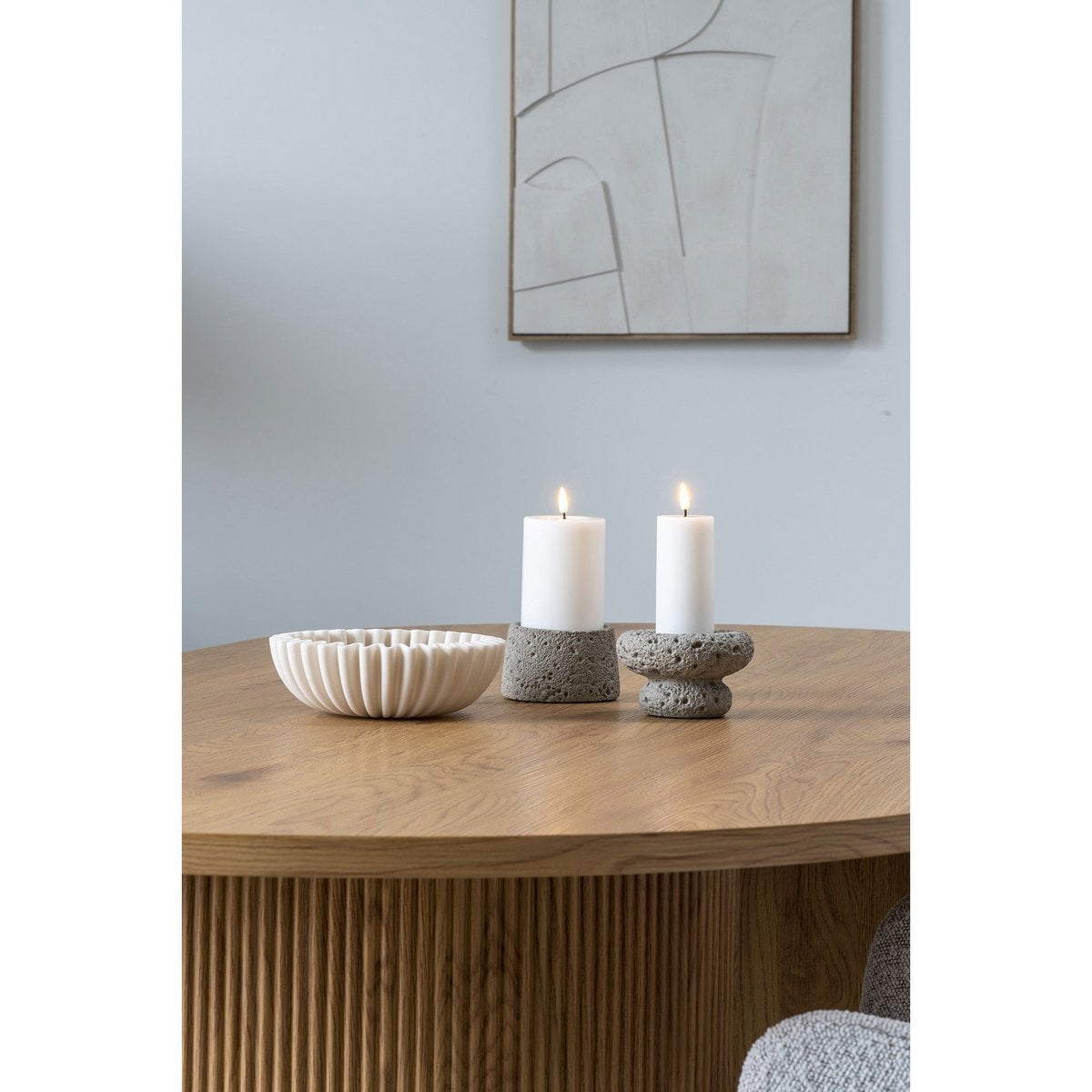 Bougeoir en céramique gris avec décoration florale