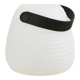 Lampe LED Derry blanche sur table en bois