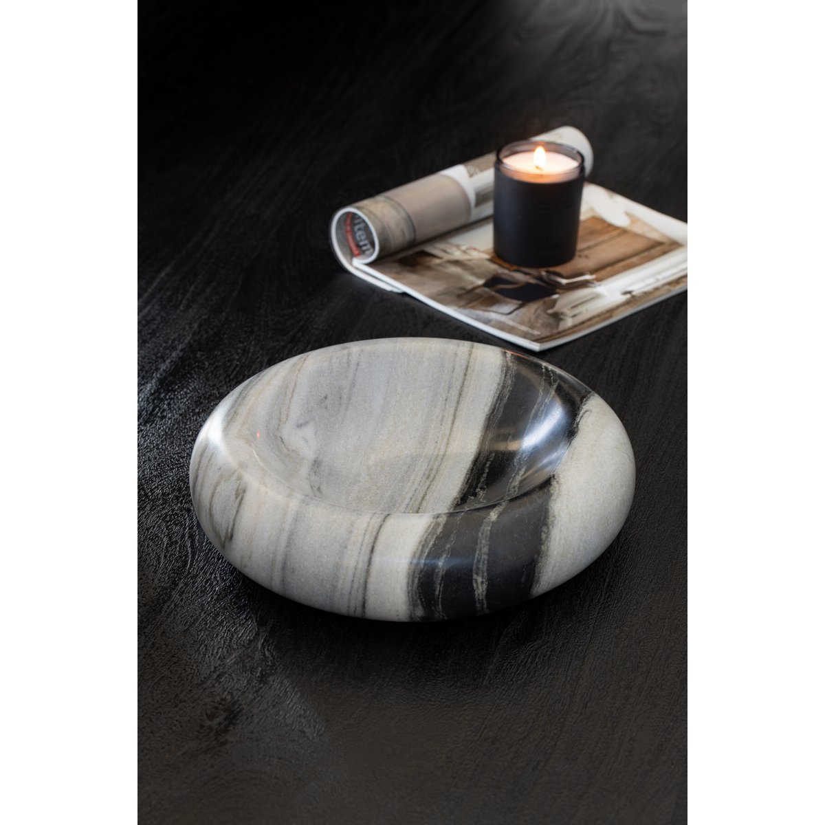 Bol J-Line en marbre noir et gris, design contemporain et élégant.