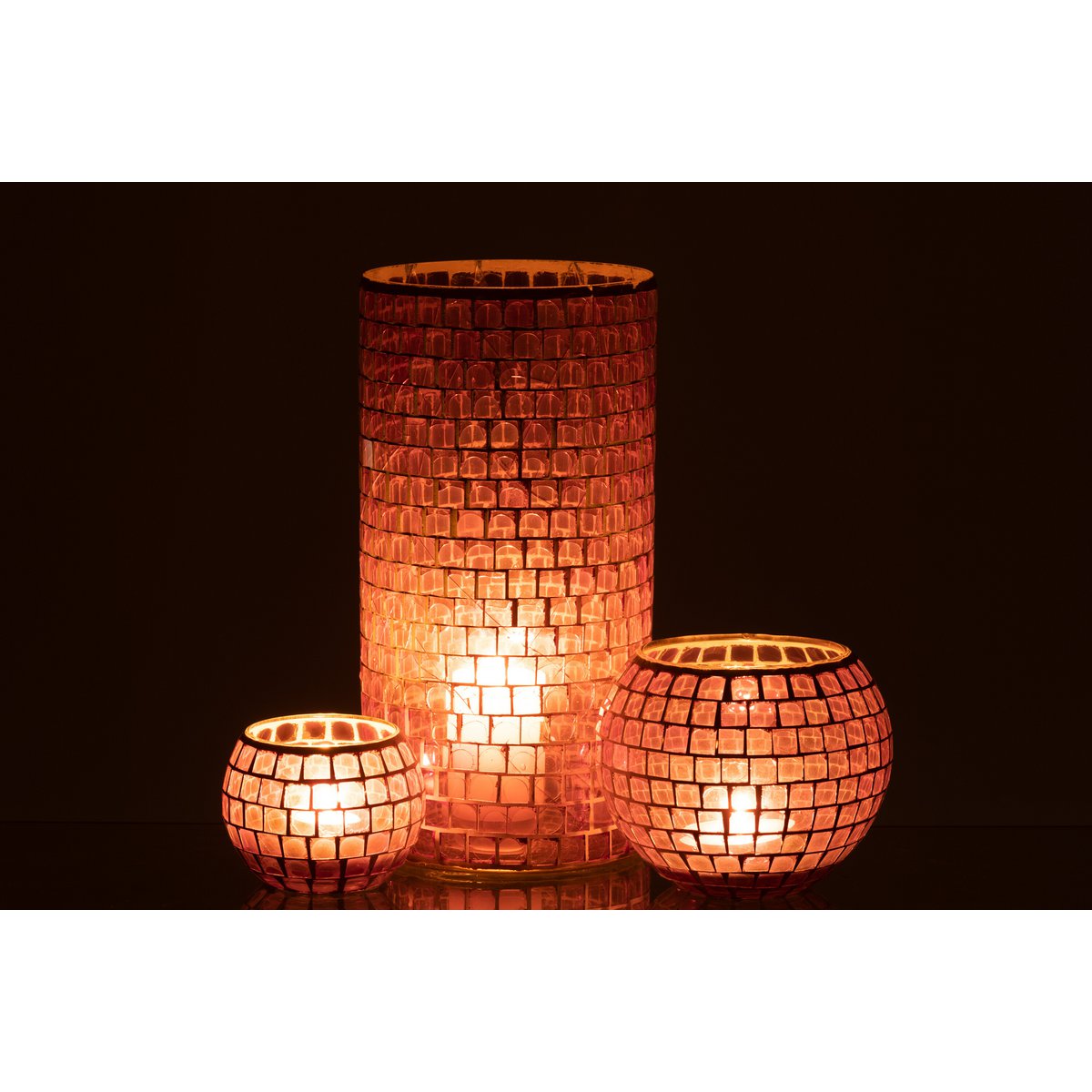 Vase J-Line Mosaic Round, mise en scène avec des fleurs