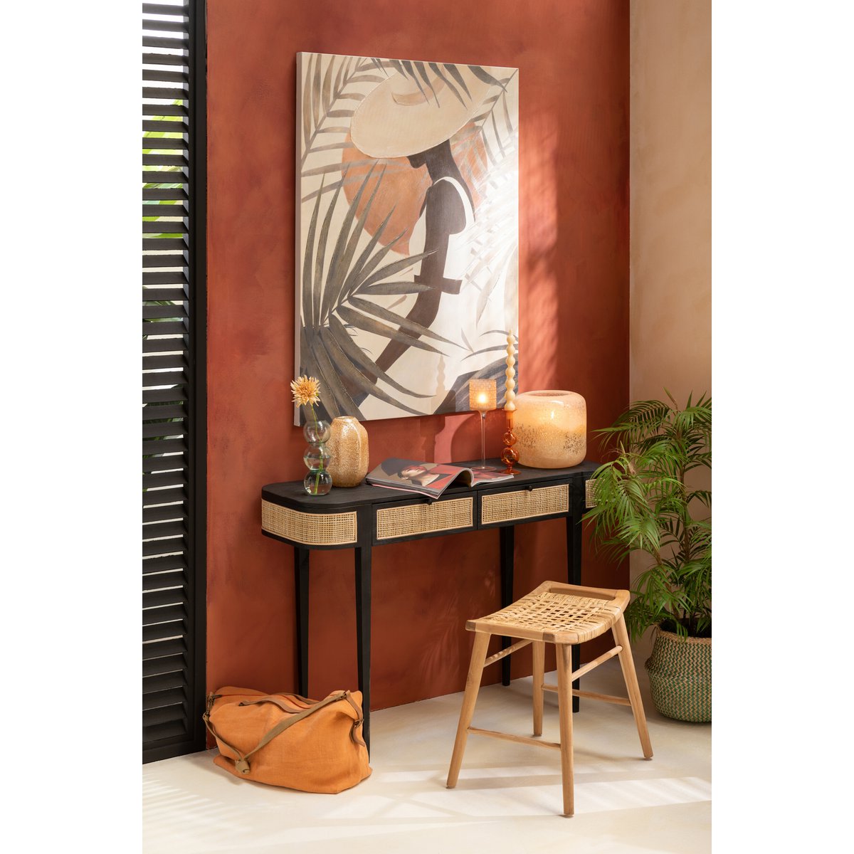 Intérieur spacieux du sac de plage en jute orange
