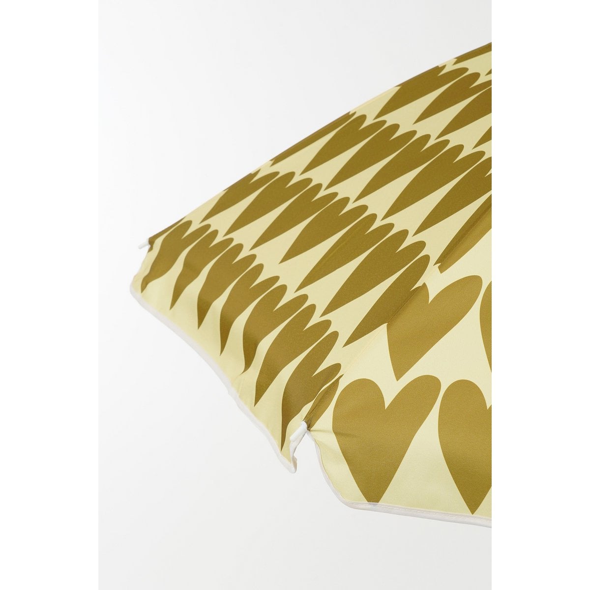Détail du mât en acier du parasol Coeur Bruin