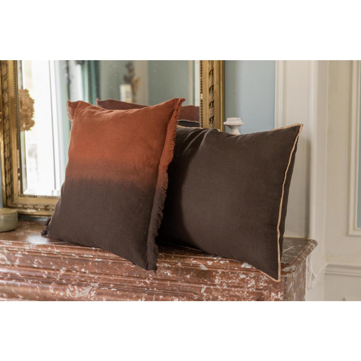 Coussin Zeff Céleste Ébène en lin avec finition lurex, élégant et moderne