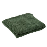 Ambiance cosy avec la couverture J-Line dans un salon chic
