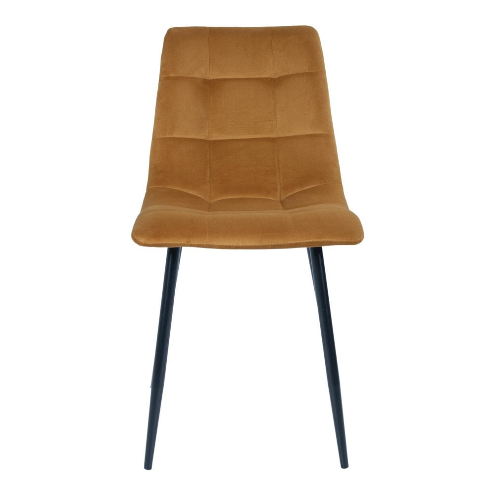 Détail du velours jaune moutarde de la chaise Middelfart