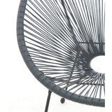 Chaise en rotin moderne noire, vue latérale montrant le design scandinave