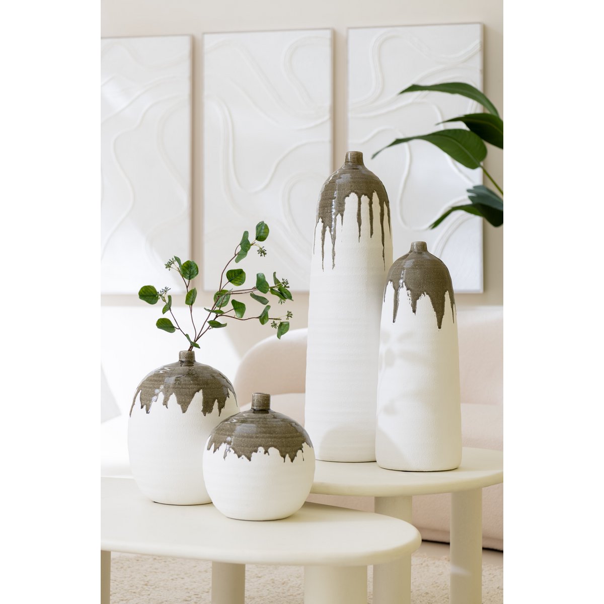 Vase Olea J-Line en céramique vert olive et blanc, design élégant
