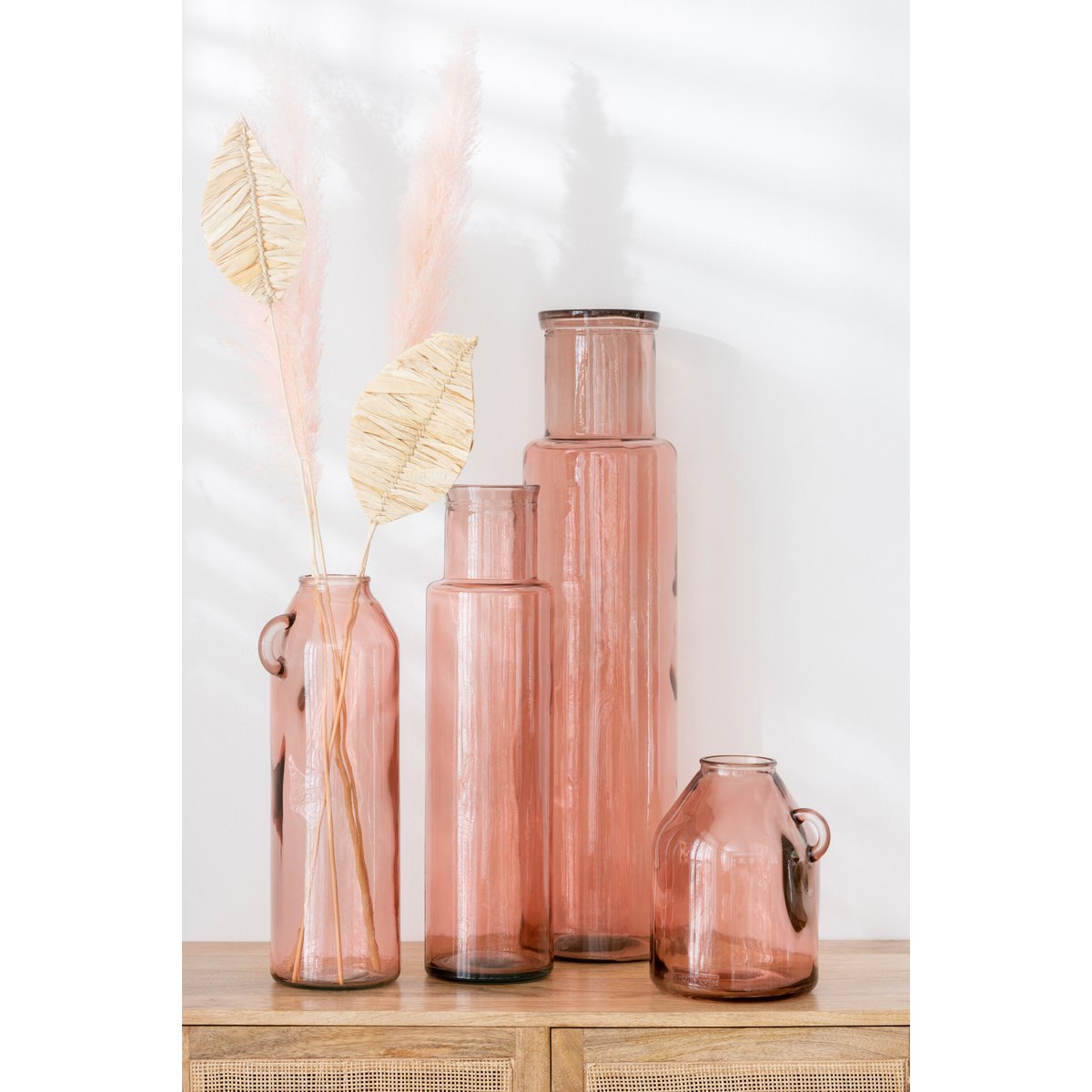 Vase J-Cylindre en verre rose clair - vue de face