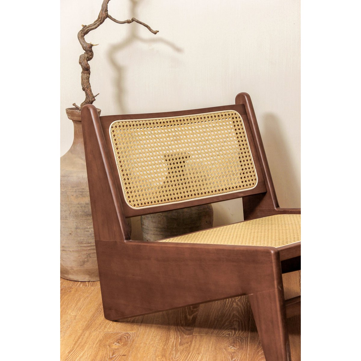 Fauteuil Kangourou dans un intérieur chic, ambiance Japandi
