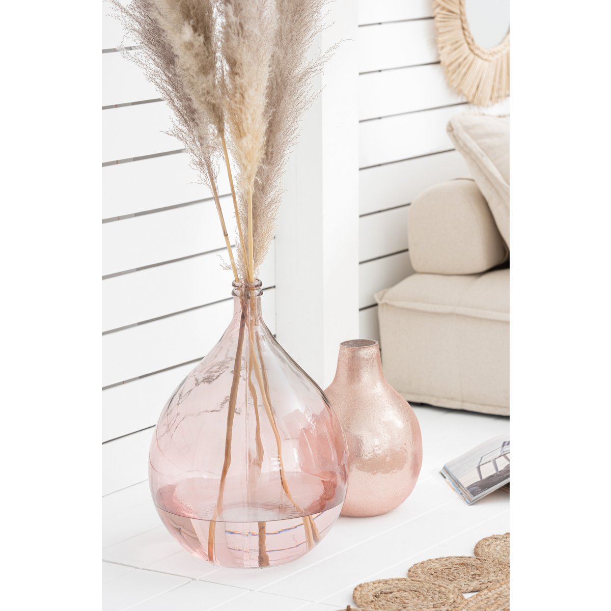 Vase Lisbonne en verre saumon, gros plan sur la texture du verre