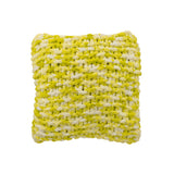 Coussin J-Line sur un canapé, ambiance scandinave