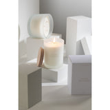 Bougie parfumée Fleur Blanche entourée de fleurs