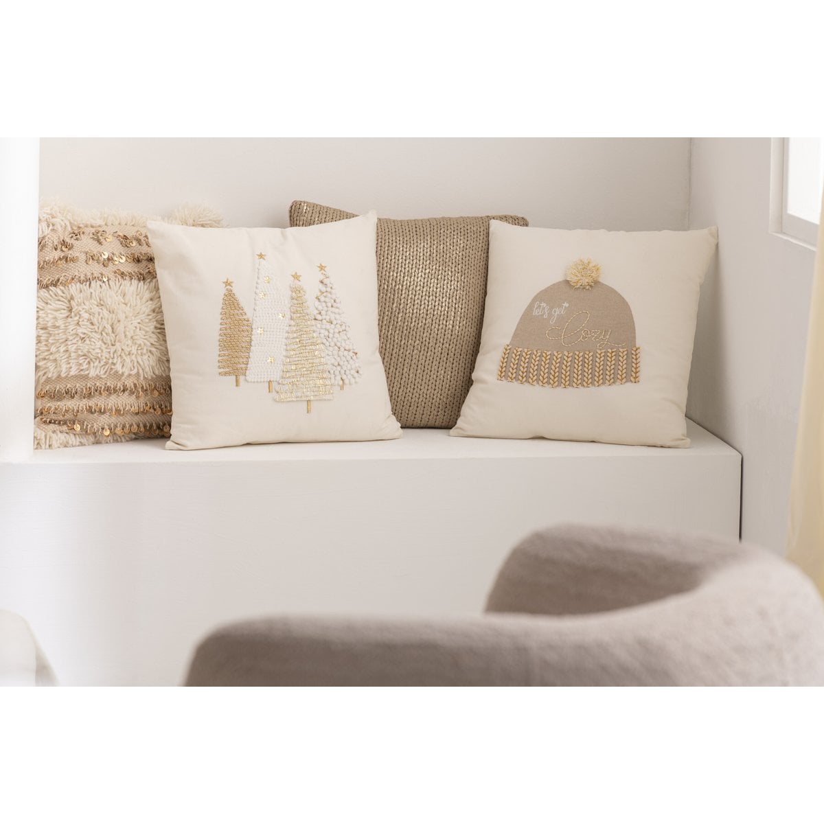 Détail du coussin J-Ligne montrant la texture en laine et coton