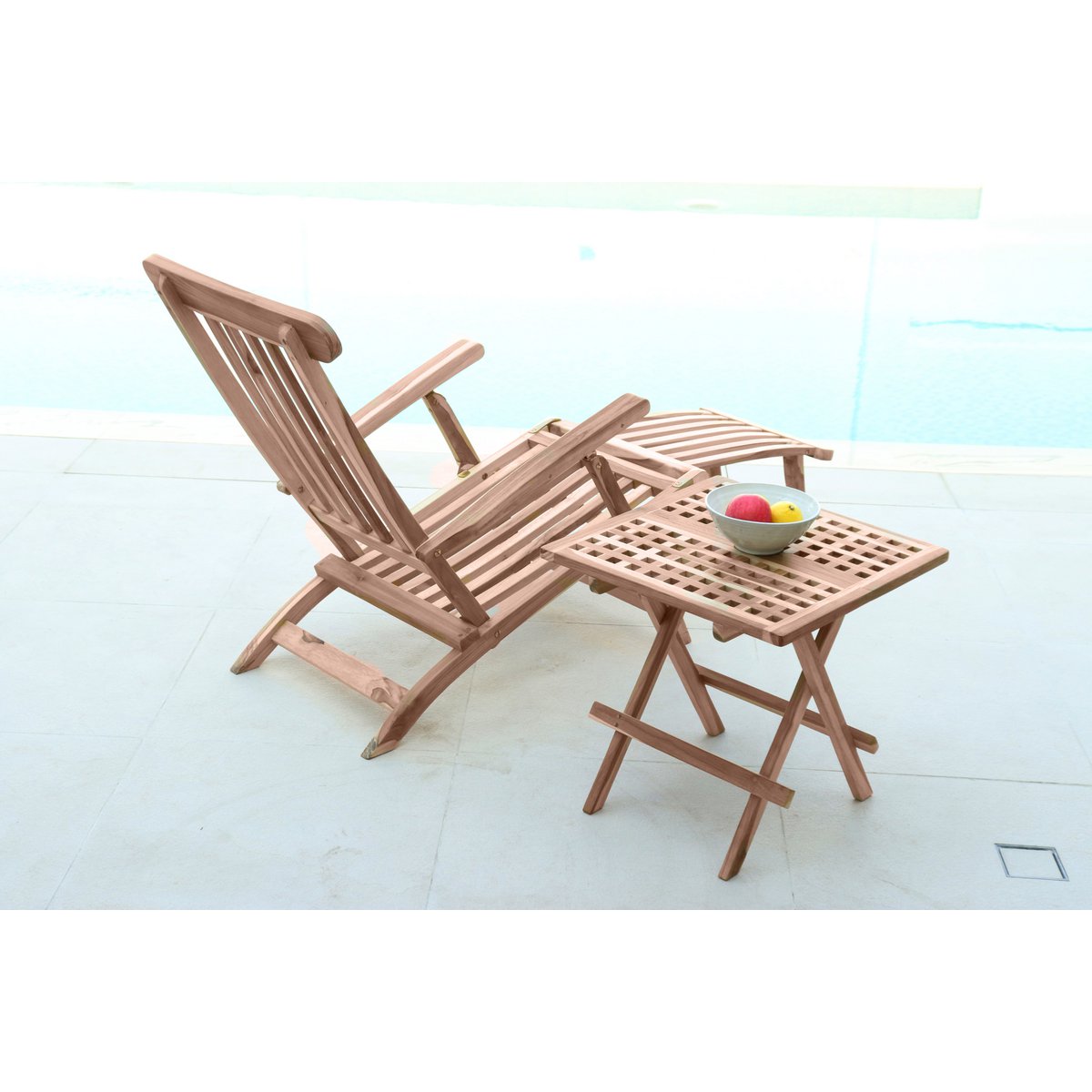 Chaise longue en teck avec repose-pieds vue de face