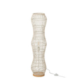 Lampadaire J-Line en situation dans un salon élégant
