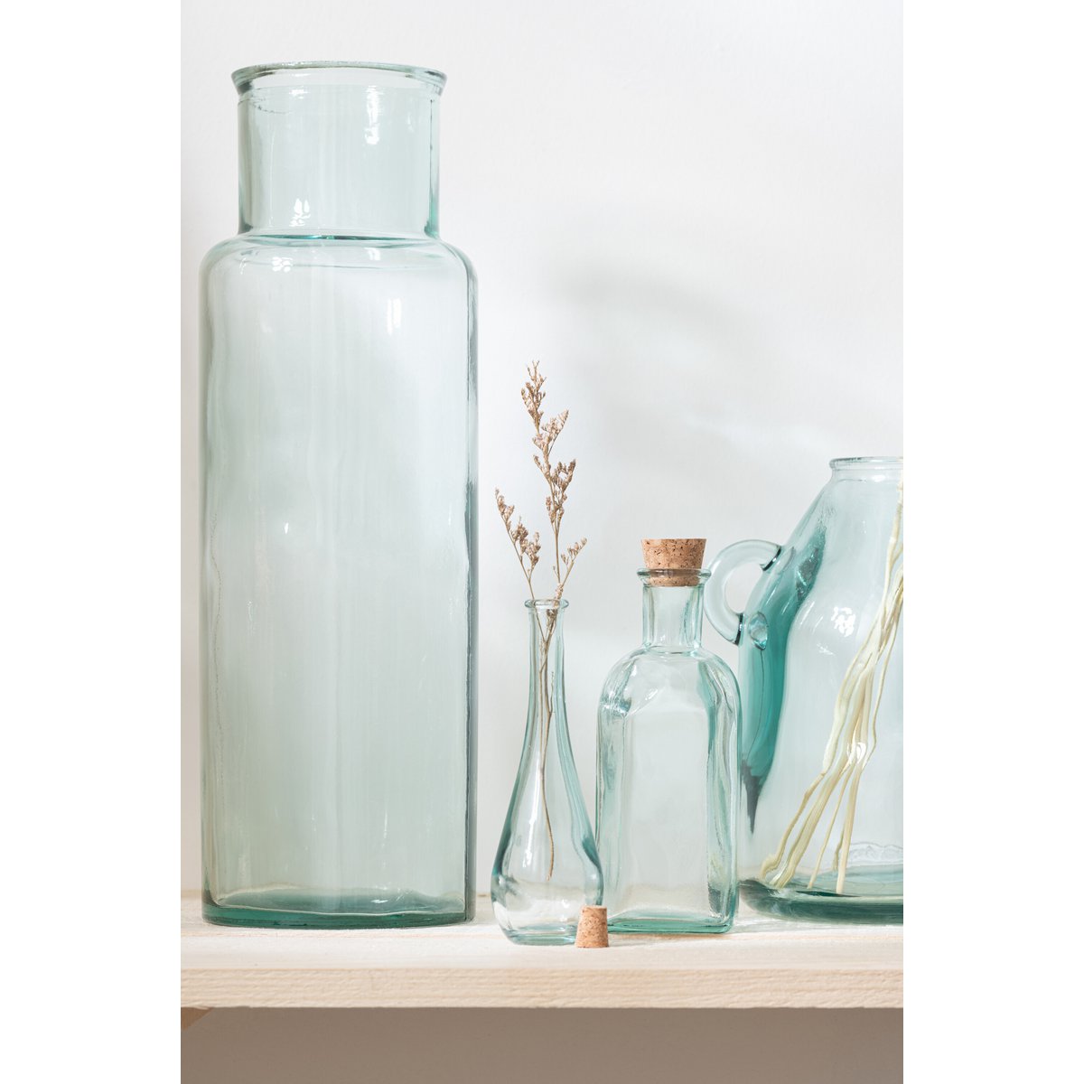 Vue latérale du vase J-Cylindre, parfait pour les compositions florales
