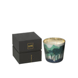 Bougie J-Line Noa Bos dans un décor scandinave, ajoutant une touche de luxe.