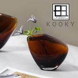 Détail du verre soufflé du vase KOOKY21AM
