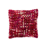 Coussin J-Line Gebreeten posé sur un lit élégant, style contemporain