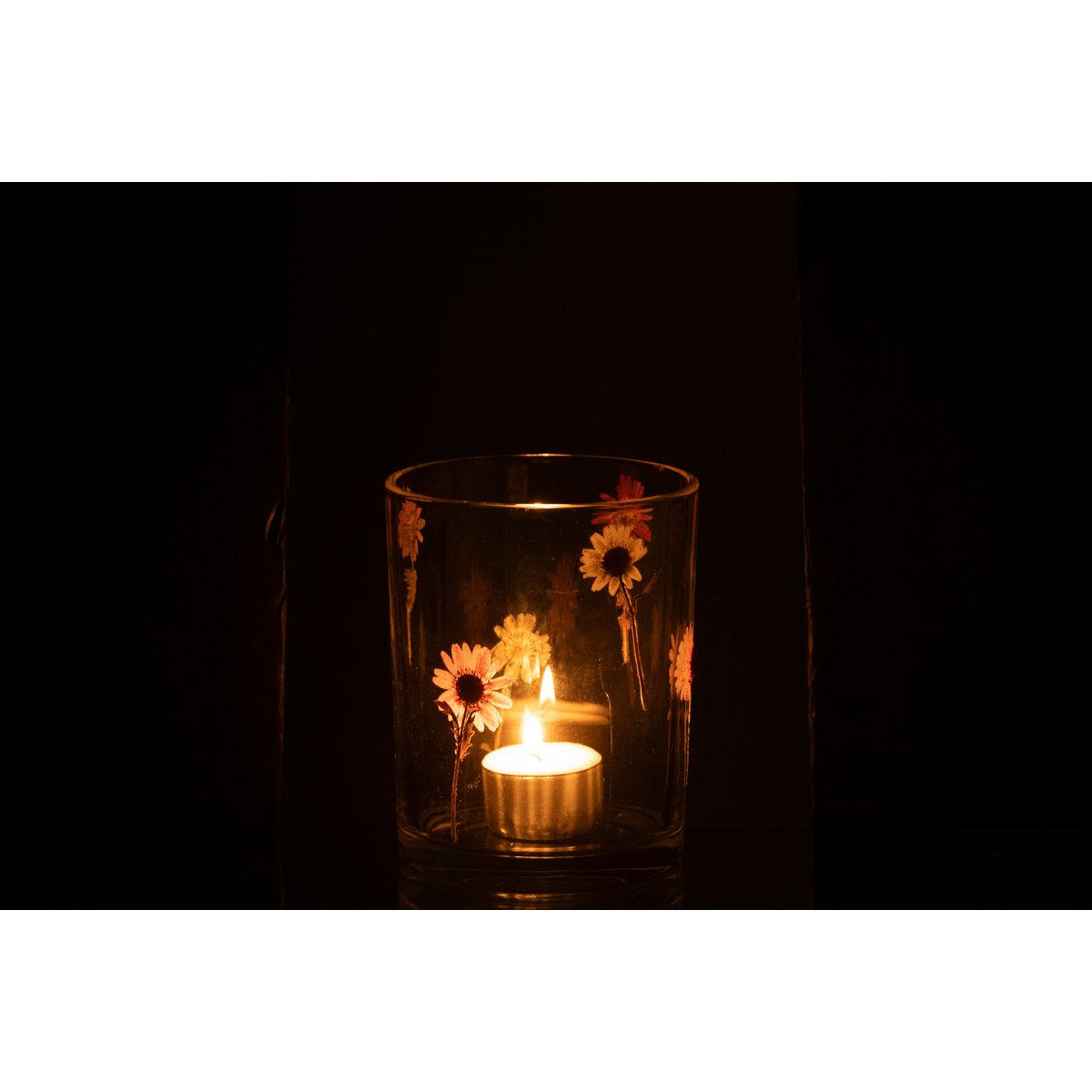 Lanterne Peggy Fleurs sur une table, ambiance chaleureuse