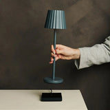 Lampe de table nervurée gris pierre Maya