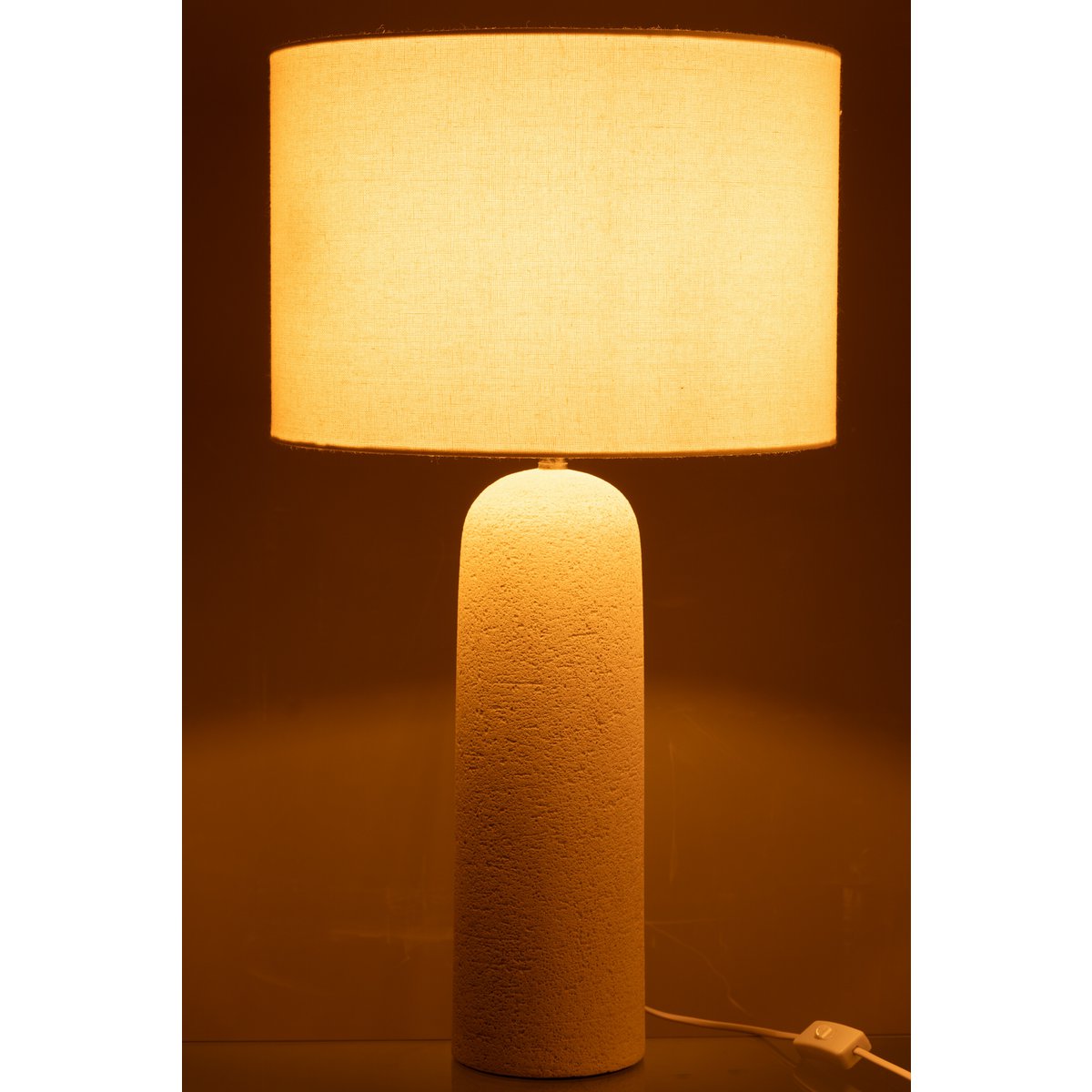 Détail de la céramique blanche de la lampe Isla Terracotta