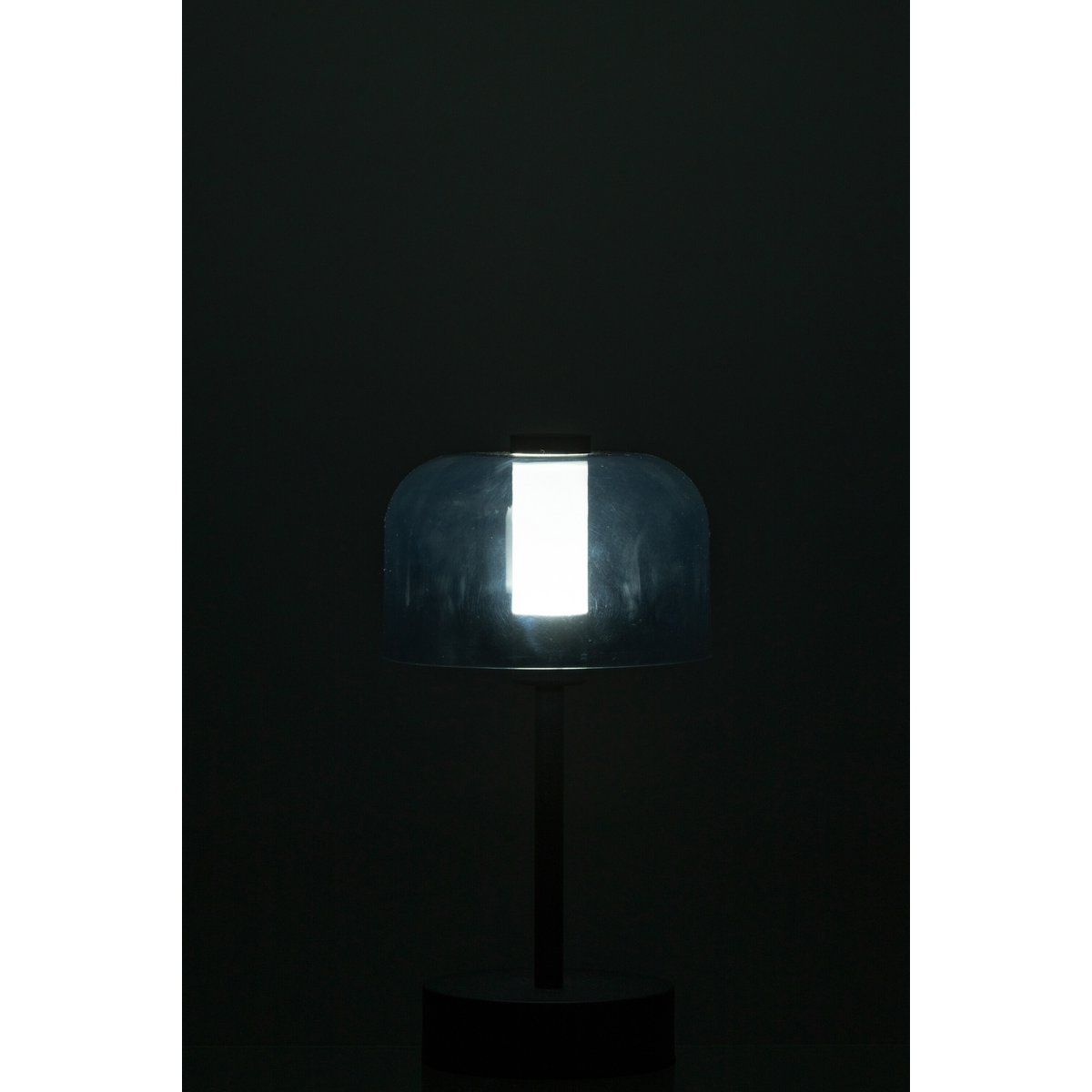Lampe J-Line Woa dans un intérieur contemporain