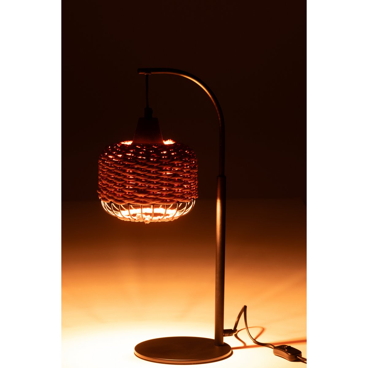 Détail de la finition en métal de la lampe lanterne orange