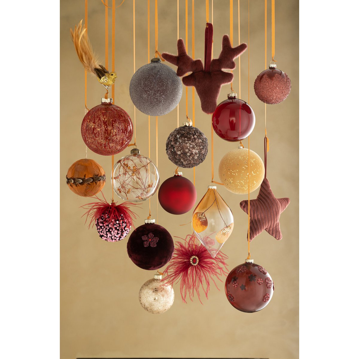 Ensemble de quatre boules de Noël bordeaux en verre J-Line