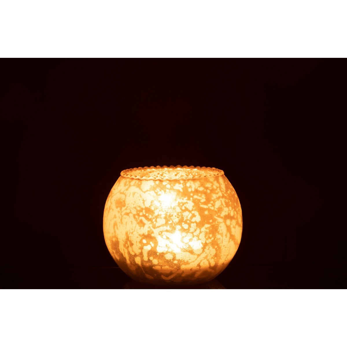 Détail de la lanterne J-Line en verre rose, mettant en avant la texture